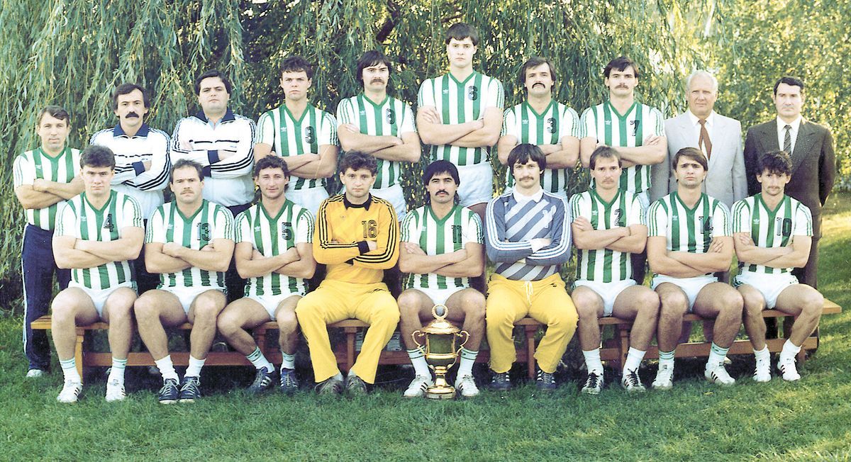 Legendákat köszöntünk a Veszprém elleni bajnokin – 40 éve nyert IHF Kupát a Rába ETO