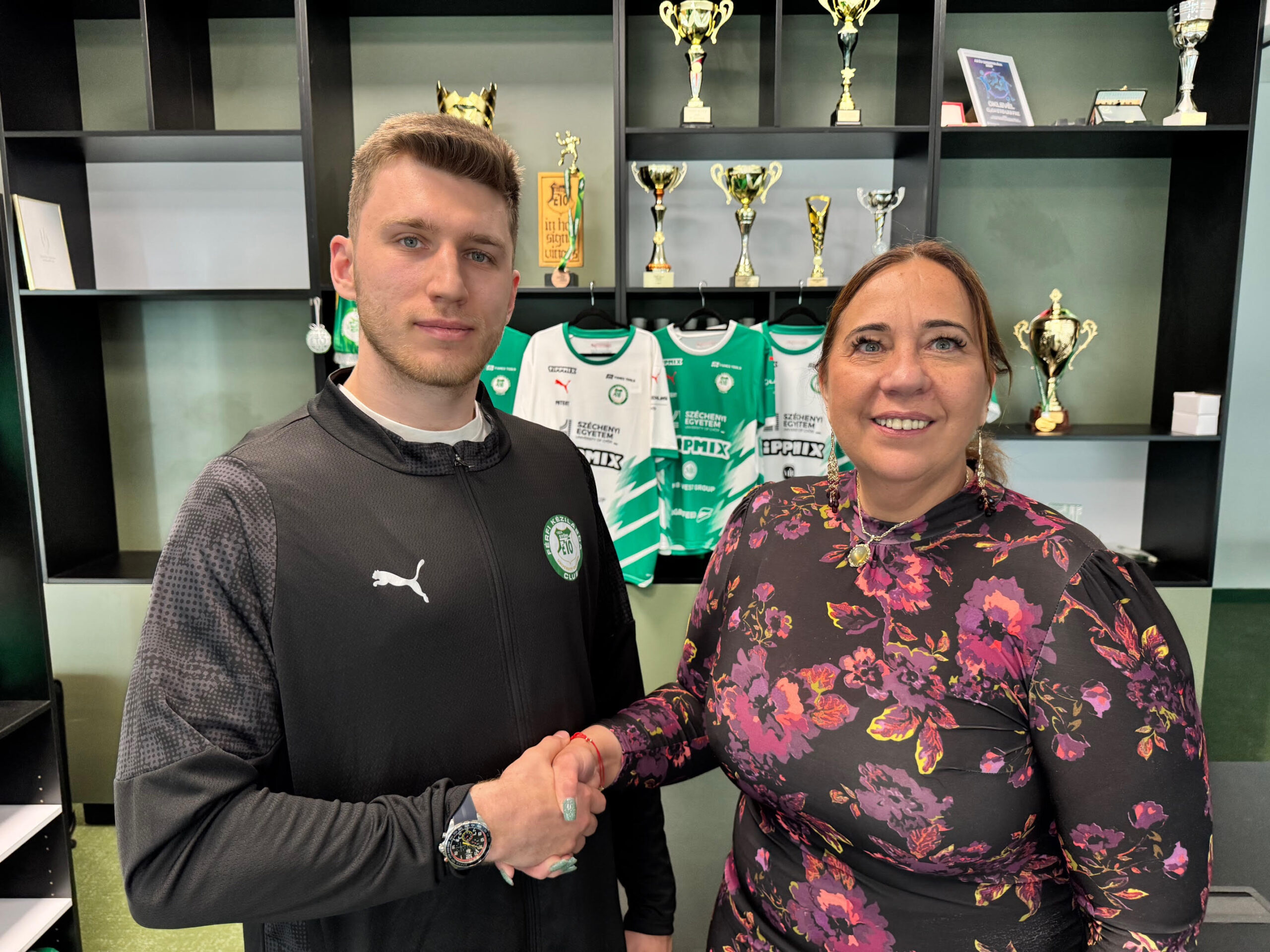 Dely Márton a következő idényben is az ETO University Handball Team játékosa marad