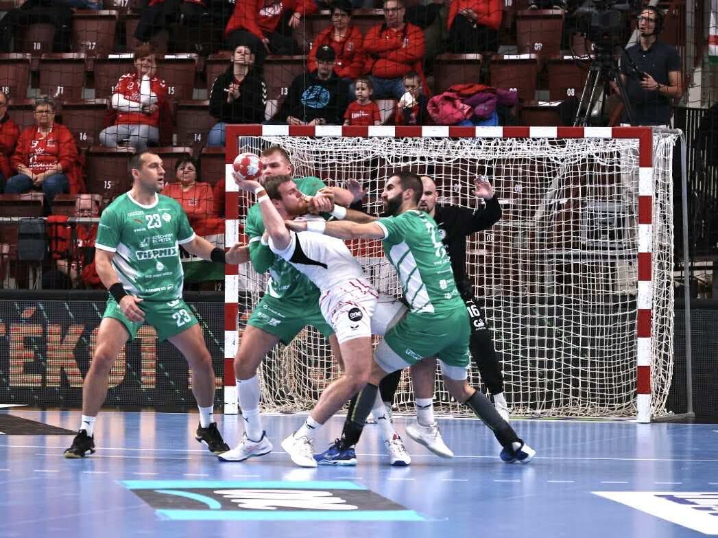 Emelt fővel távozhatunk Veszprémből